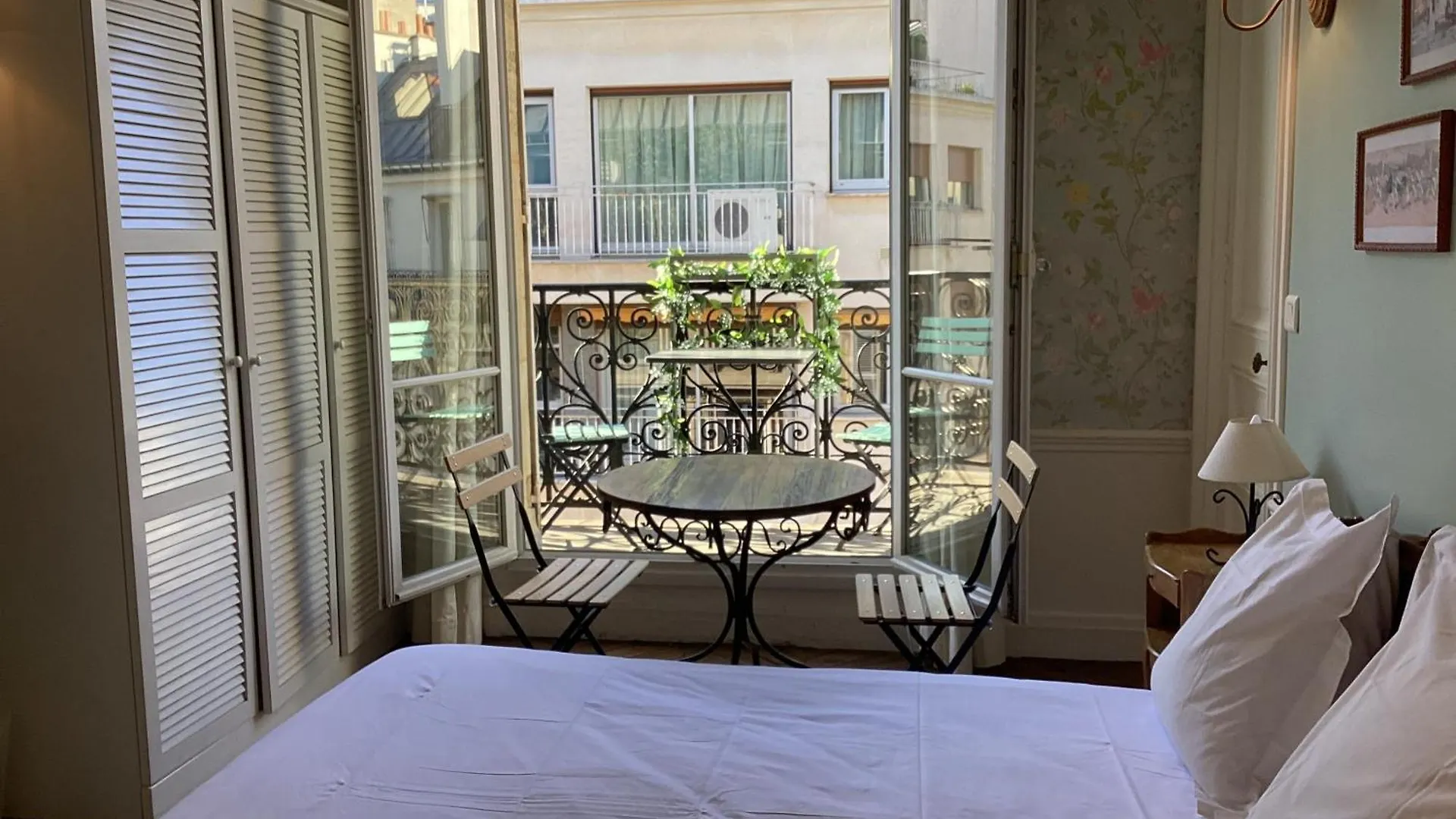 Quartier Champs-elysees Bed & Breakfast