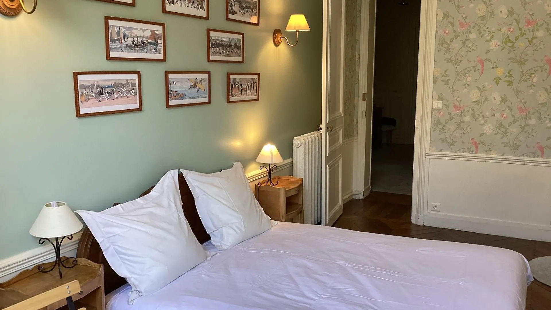 Quartier Champs-elysees Bed & Breakfast
